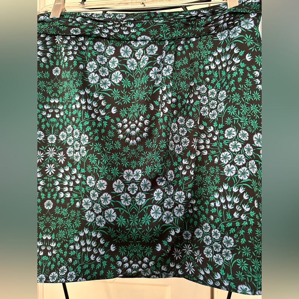 BR Short Floral Faux Wrap Skirt - Picture 2 of 5